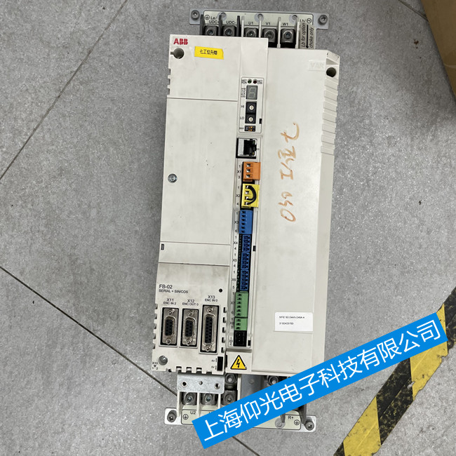 ABB MotiFlex e180�ŷ������S��-�@ʾ��E1024�S��
