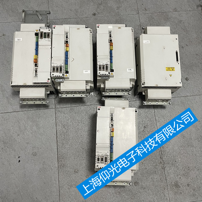 ABB MotiFlex e180�����_�C��E103�S�޿��Y